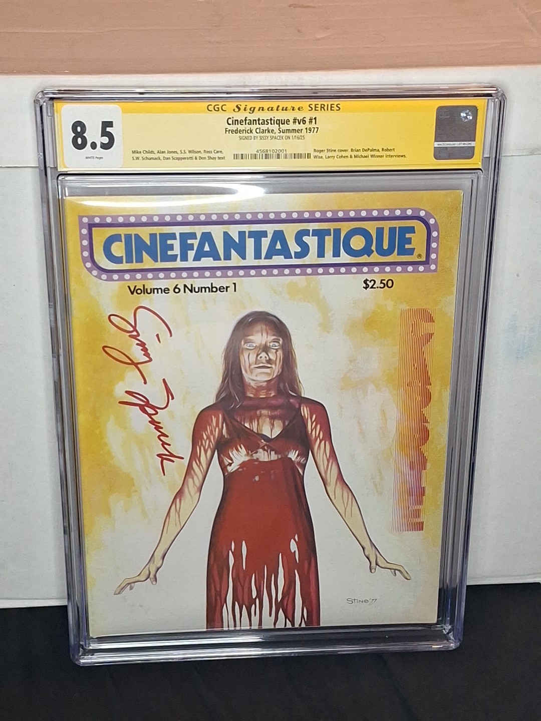 SIGNED BY SISSY SPACEK CINEFANTASTIQUE V6 #1 1977 CARRIE STEPHEN KING HTF
