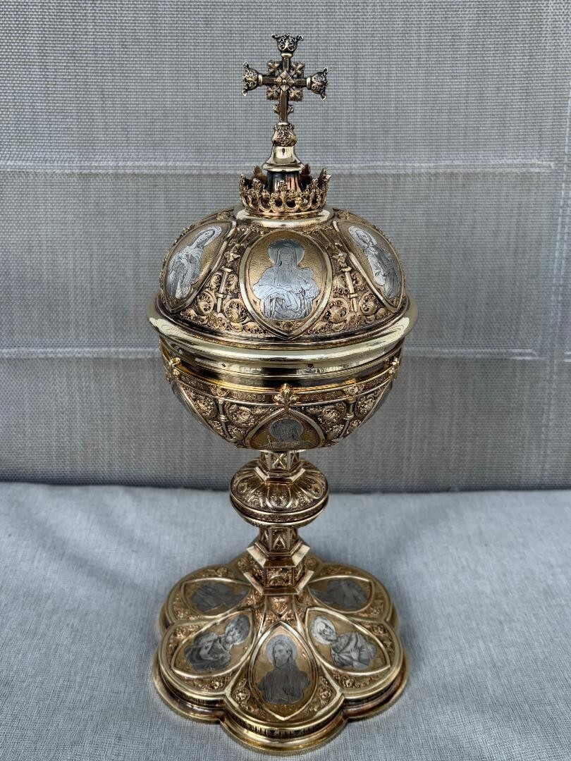 + Beautiful Antique French Silver Ciborium + Chalice w/Cover, 12 Apostles (CU10) + Beautiful Antique French Silver Ciborium + Chalice w/Cover, 12 Apostles (CU10)