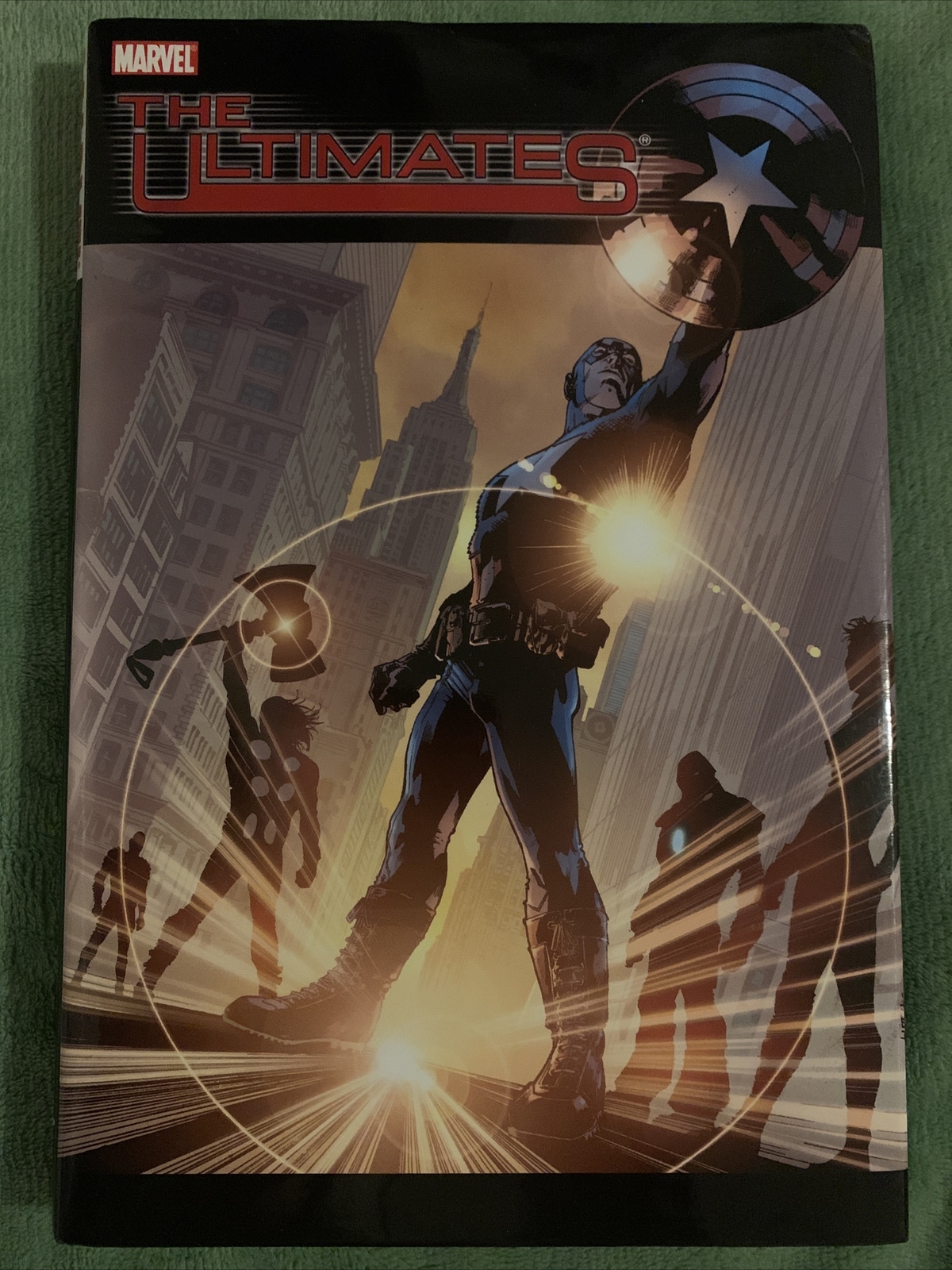 THE ULTIMATES Vol 1 - Hard Cover - Original Marvel Cómic THE ULTIMATES Vol 1 - Hard Cover - Original Marvel Cómic