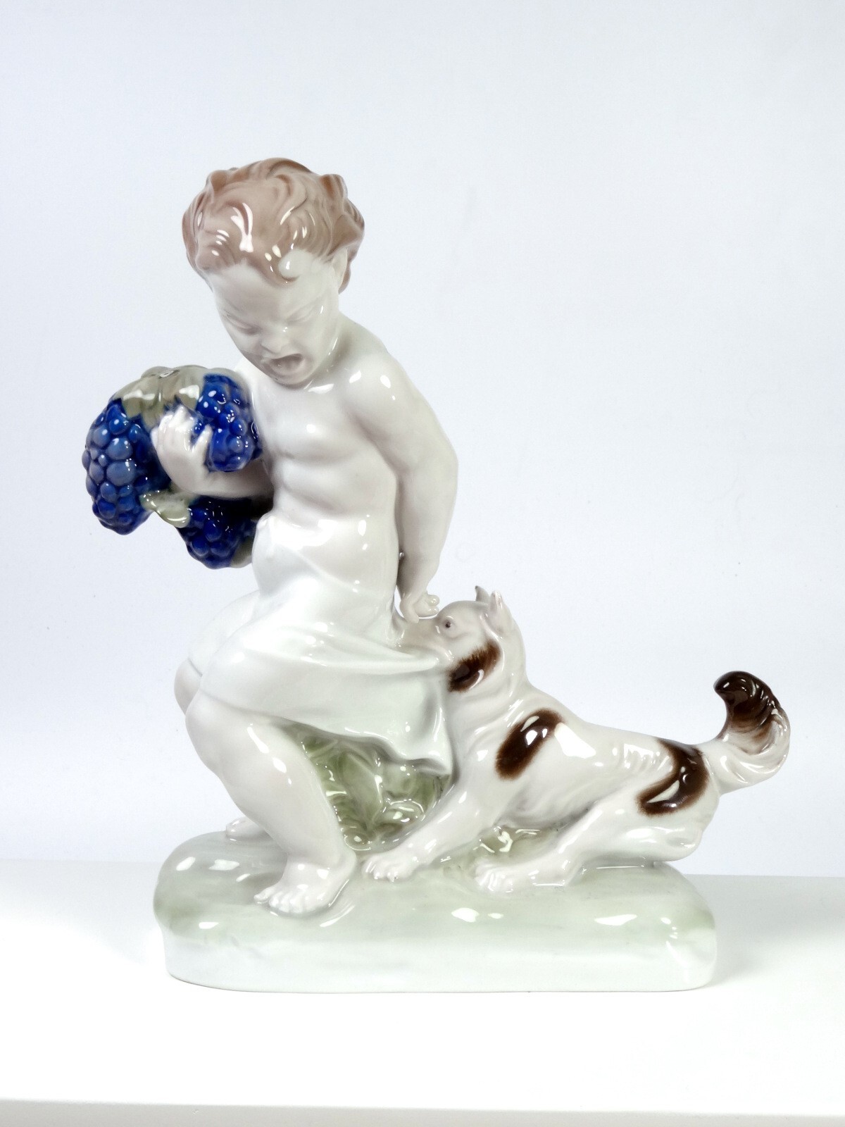 ART DECO FIGURINE 'CAUGHT', ROSENTHAL (Ref 747) ART DECO FIGURINE 'CAUGHT', ROSENTHAL (Ref 747)