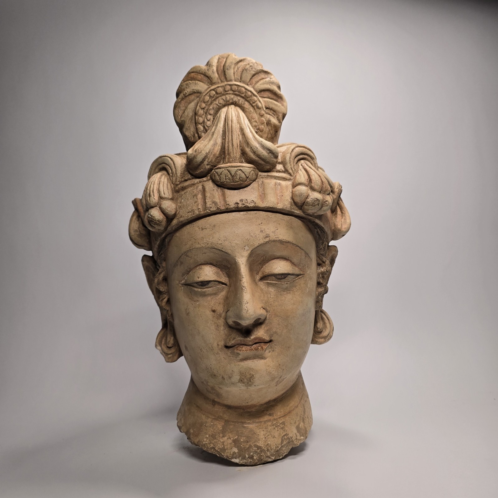 A VERY IMPORTANT AND BEAUTIFUL GANDHARA STUCCO PAINTED HEAD OF A BODHISATTVA.