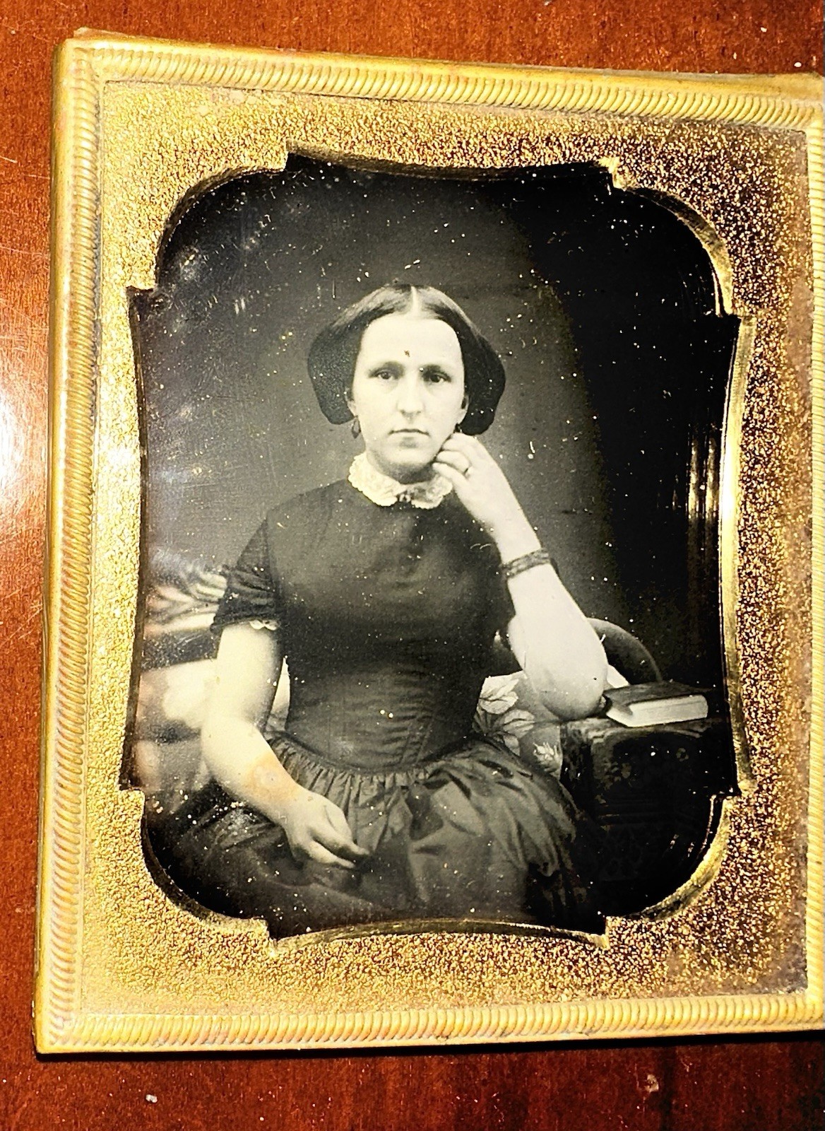 SEALED 1840S 50s DAGUERREOTYPE PHOTO PRETTY WOMAN WEARING HAIR BRACELET MEMORIAL SEALED 1840S 50s DAGUERREOTYPE PHOTO PRETTY WOMAN WEARING HAIR BRACELET MEMORIAL