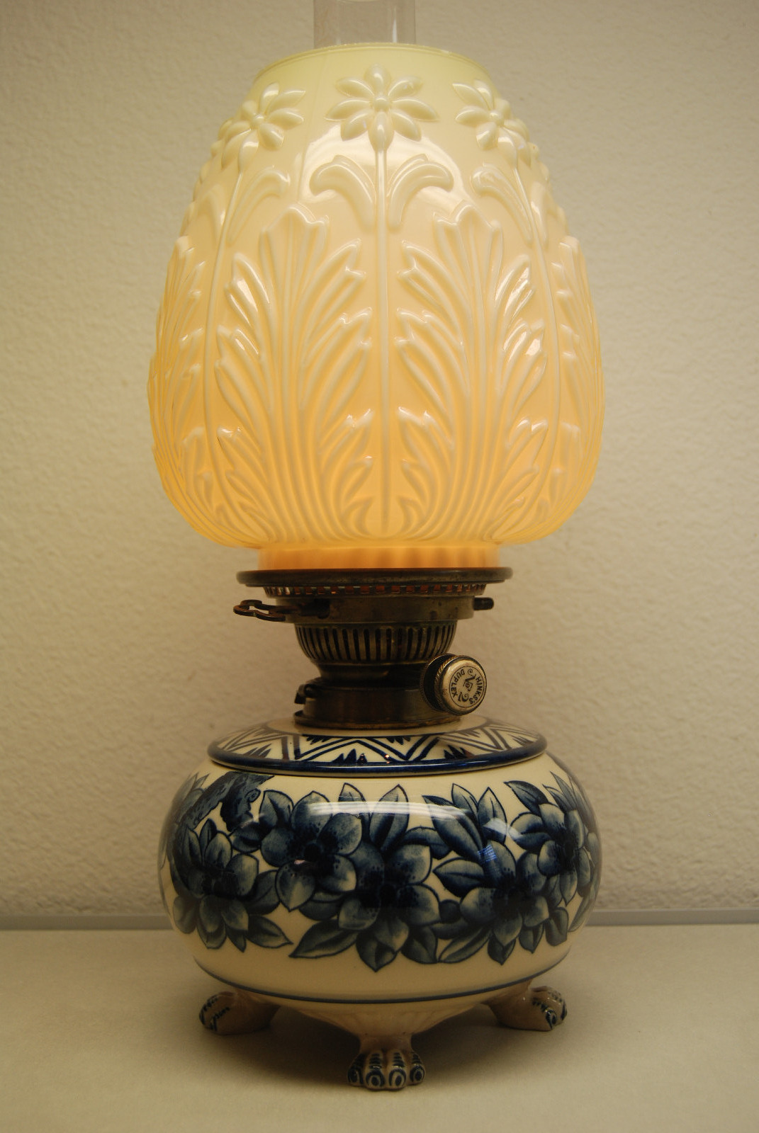 ANTIQUE OLD ENGLISH PORCELAIN OIL KEROSENE POTTERY ART NOUVEAU ARTS CRAFTS LAMP ANTIQUE OLD ENGLISH PORCELAIN OIL KEROSENE POTTERY ART NOUVEAU ARTS CRAFTS LAMP