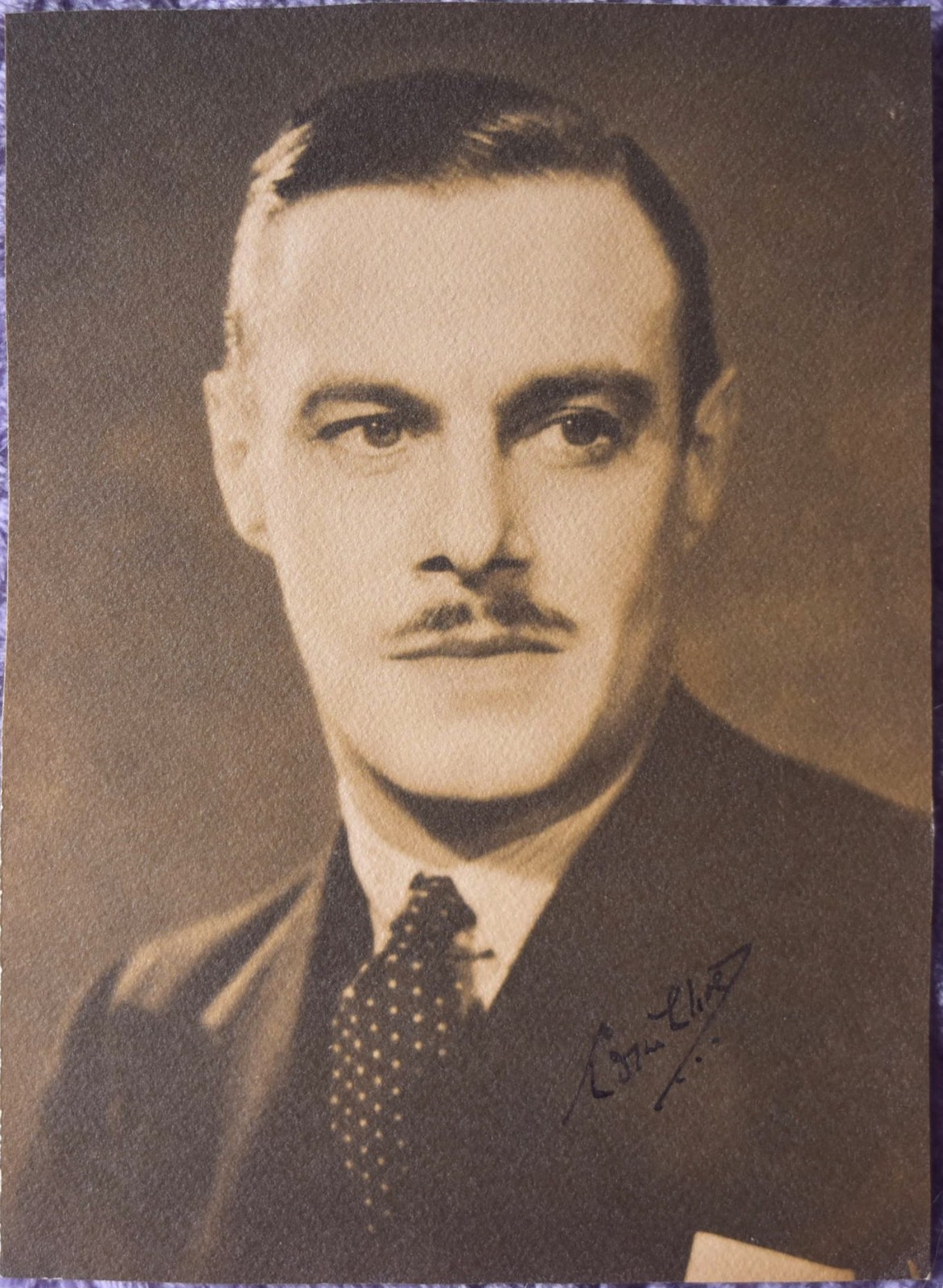 1900-1937 Colin Clive Hand Signed Photo 5 1900-1937 Colin Clive Hand Signed Photo 5