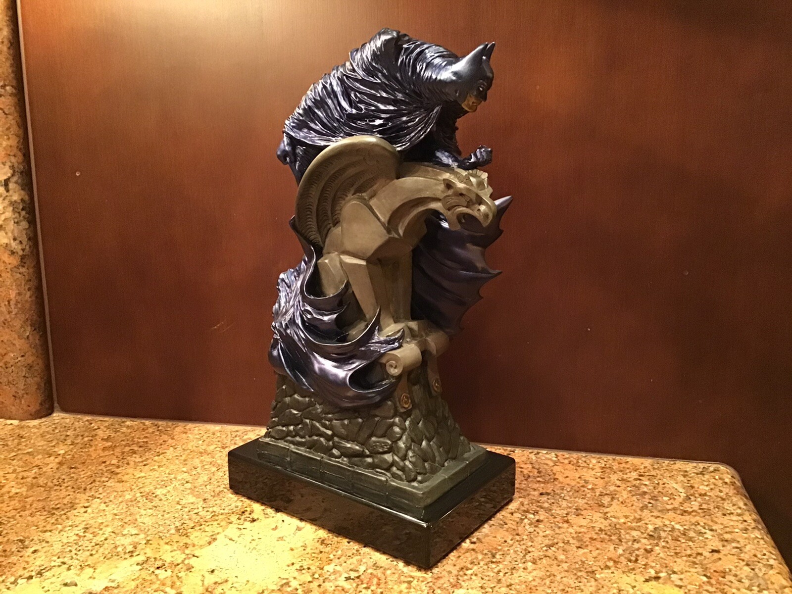 BOWEN BATMAN BRONZE STATUE SCULPTED BY RANDY BOWEN # 236/ 250 w/ COA AND BOX BOWEN BATMAN BRONZE STATUE SCULPTED BY RANDY BOWEN # 236/ 250 w/ COA AND BOX