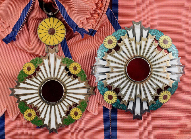 Imperial Japan Empire Nippon Supreme Order Chrysanthemum War Battle Medal Badge Imperial Japan Empire Nippon Supreme Order Chrysanthemum War Battle Medal Badge