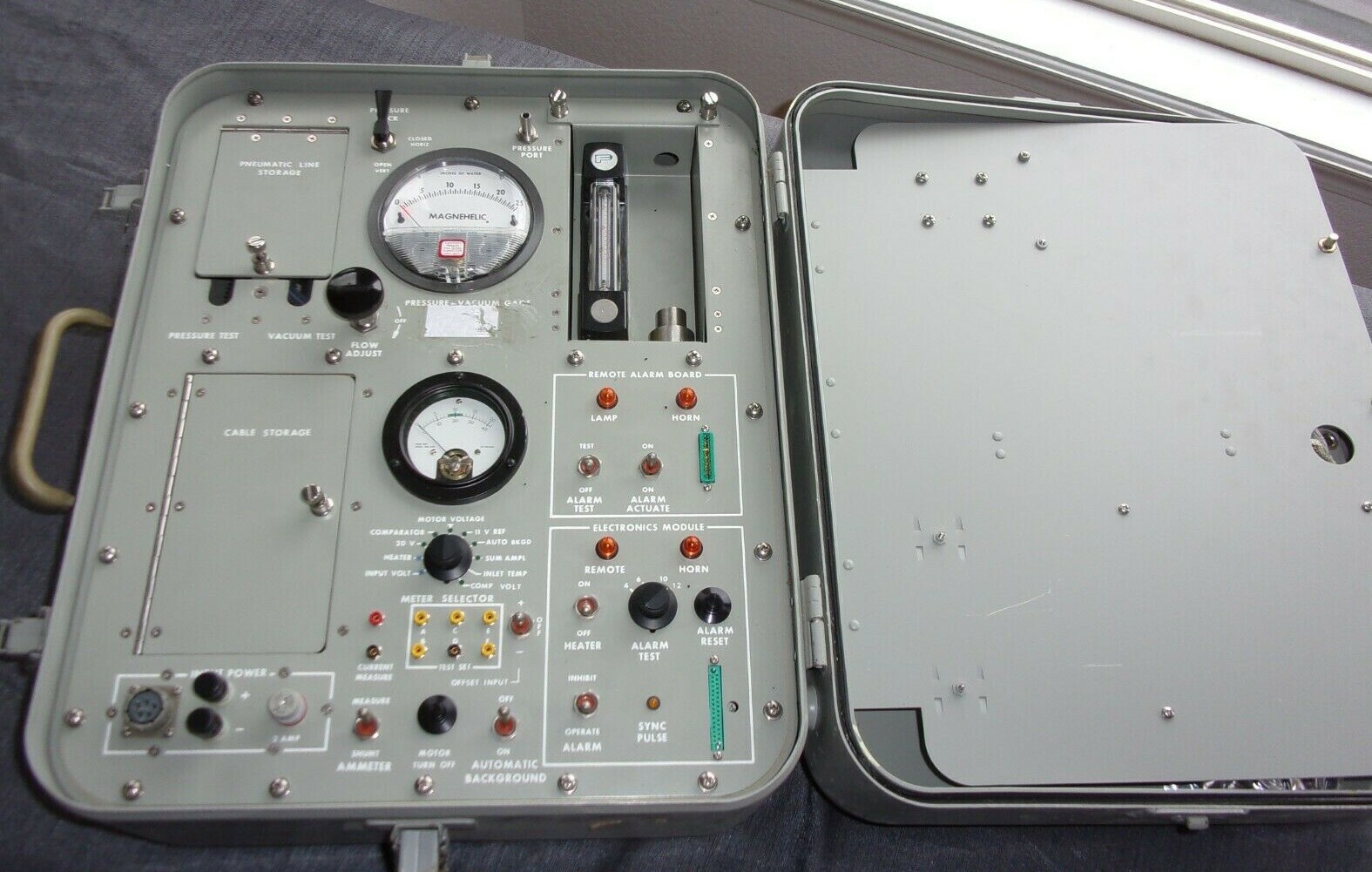 MILITARY EQUIPMENT GRAY METAL SECURING CASE W/ MEASURING DATA AND FIELD METRICS MILITARY EQUIPMENT GRAY METAL SECURING CASE W/ MEASURING DATA AND FIELD METRICS