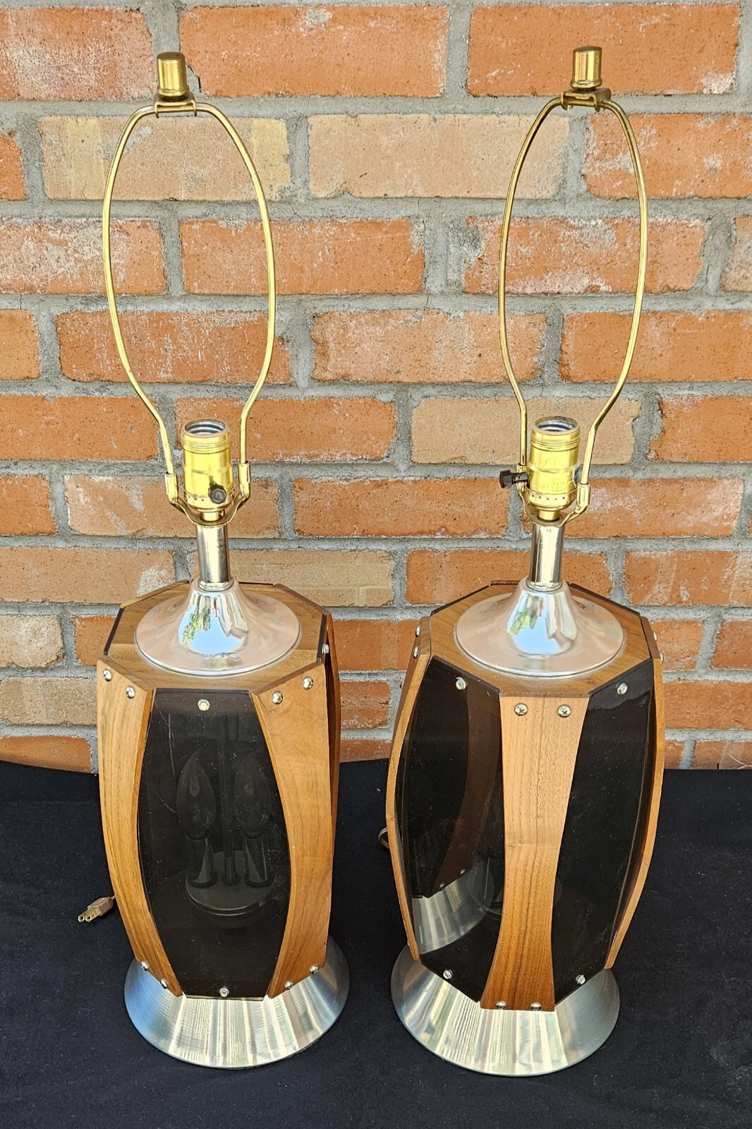 2 Vintage DUTCH WALNUT WOOD SMOKED Lucite LAWRIN Lamps Flickering Flame Bulbs 