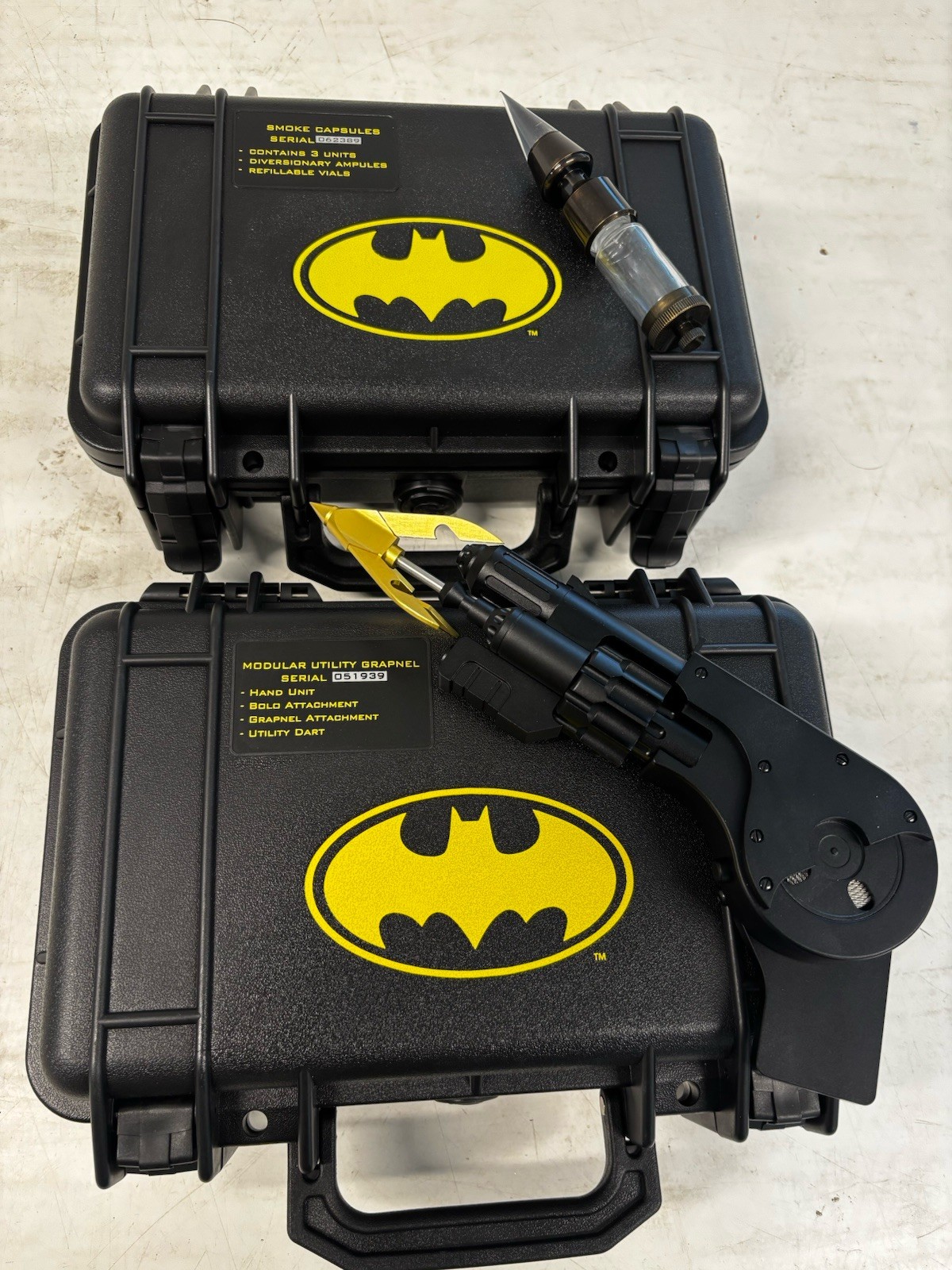 PARAGON FX GROUP DC Batman 1989 Modular Grapnel & Smoke Capsules Prop Replica PARAGON FX GROUP DC Batman 1989 Modular Grapnel & Smoke Capsules Prop Replica