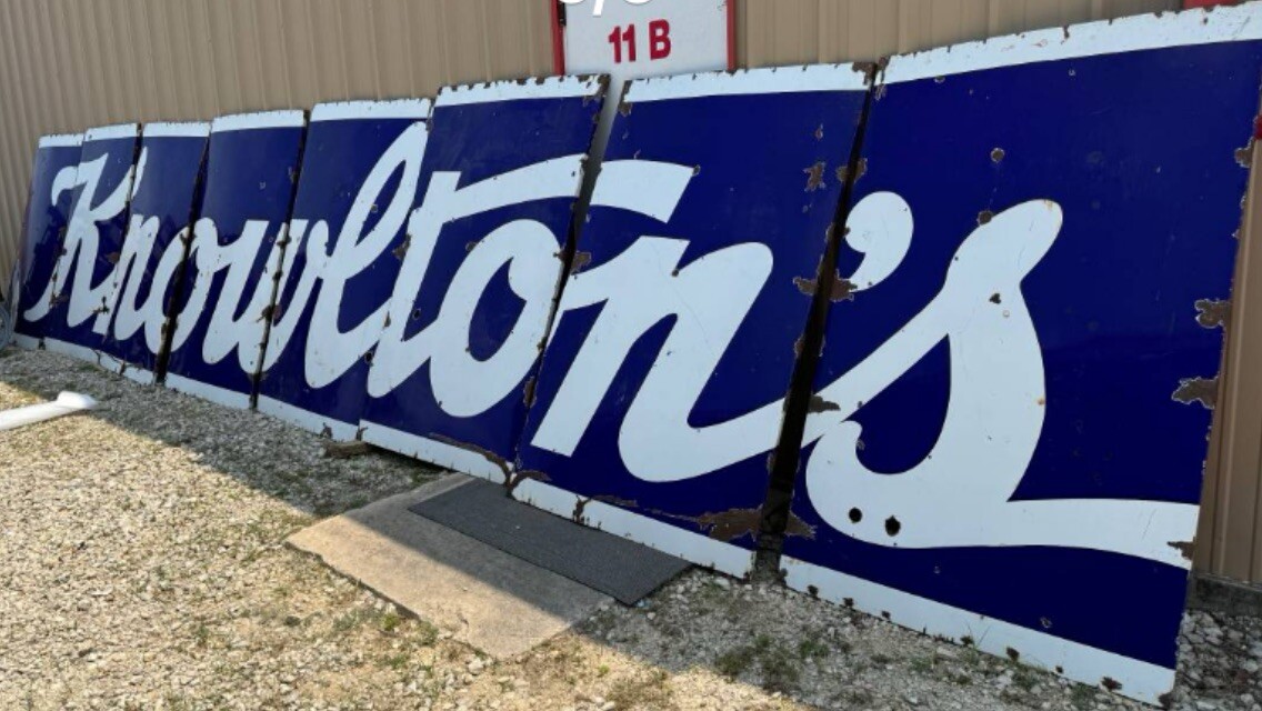 LARGE PORCELAIN NEON KNOWLTONS CREAMERY SIGN PANELS 32’x6’ MAN CAVE FENCE 8 Pcs. LARGE PORCELAIN NEON KNOWLTONS CREAMERY SIGN PANELS 32’x6’ MAN CAVE FENCE 8 Pcs.