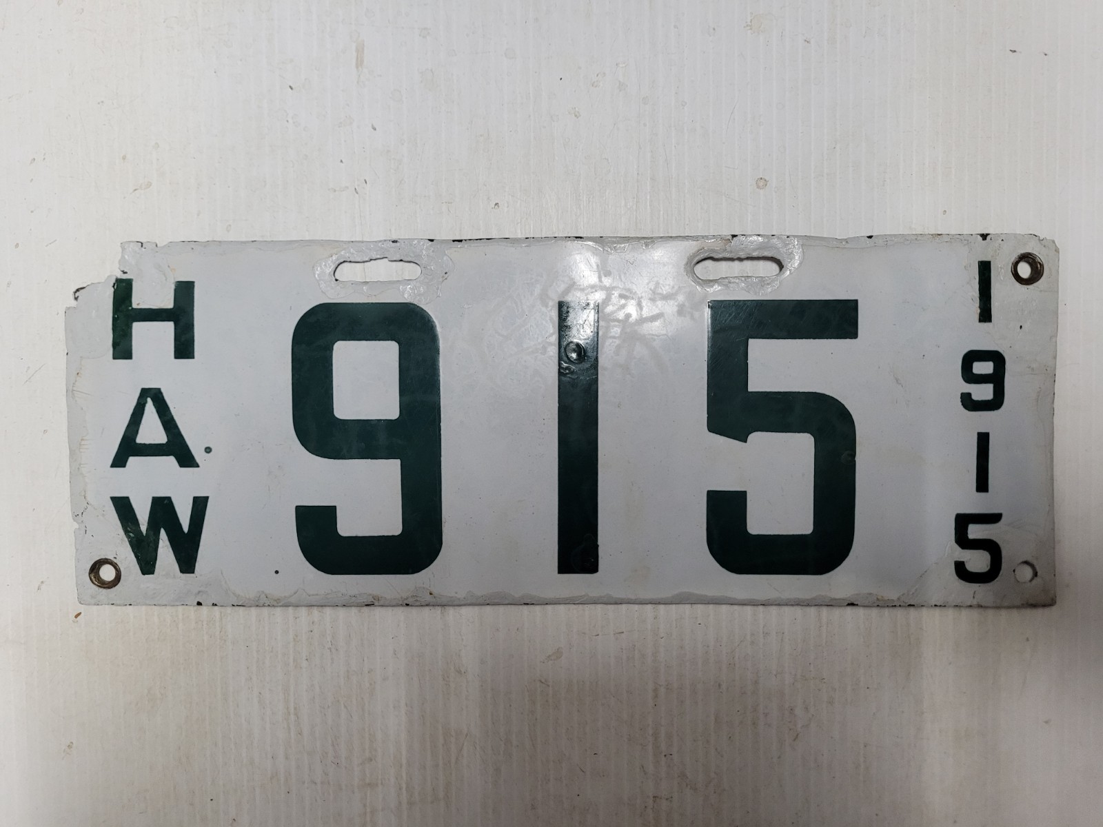 1915 Hawaii  PORCELAIN  License Plate Tag