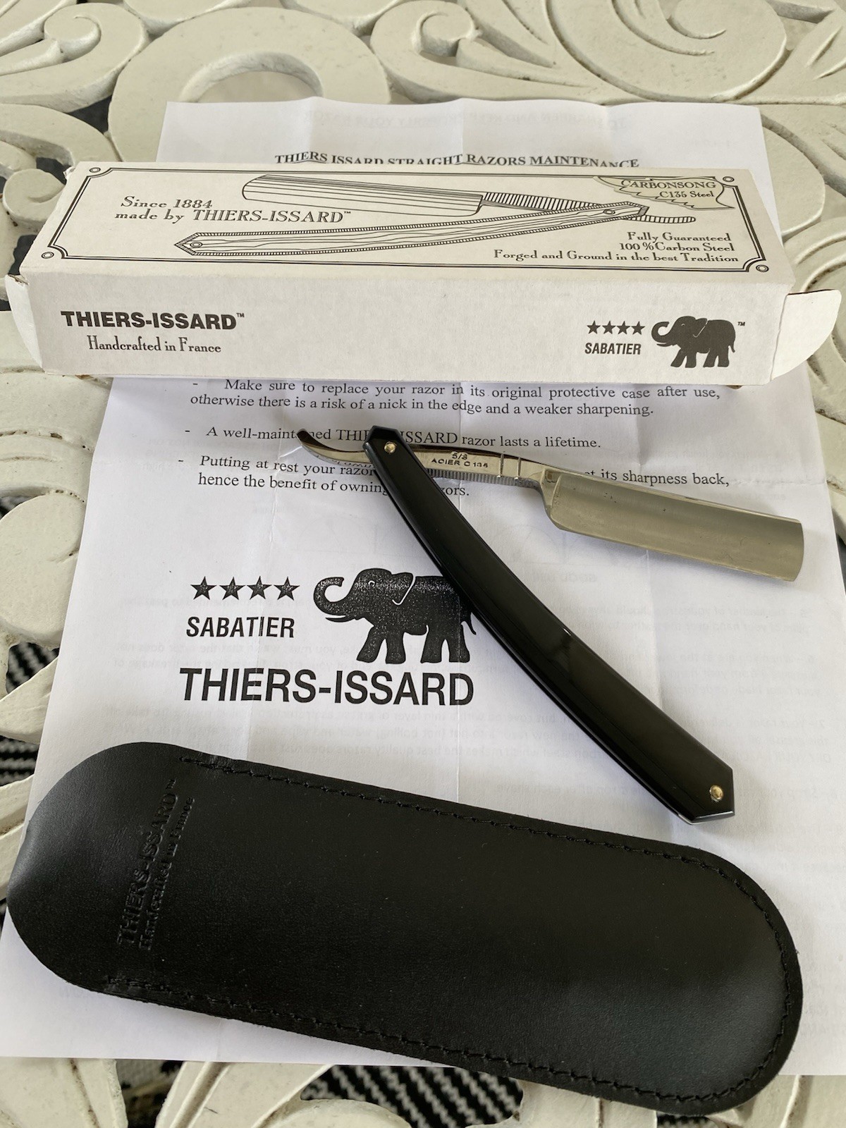 Carbonsong C135 Steel Thiers Issard France Art Shaving Taos Straight Razor box Carbonsong C135 Steel Thiers Issard France Art Shaving Taos Straight Razor box