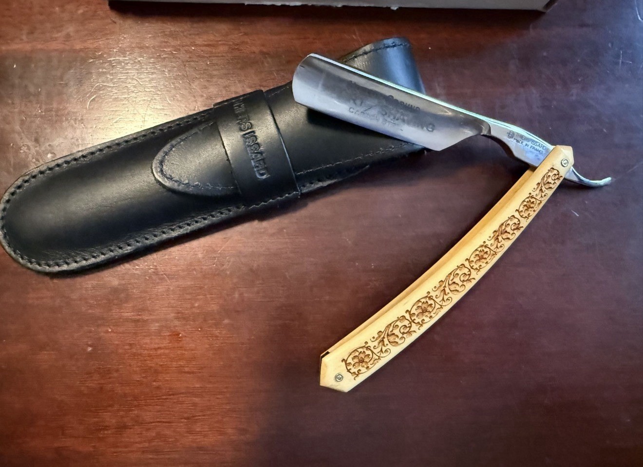 Thiers-Issard Taos Tyrol Straight Razor 5/8 Boxwood Handle Handmade France Thiers-Issard Taos Tyrol Straight Razor 5/8 Boxwood Handle Handmade France