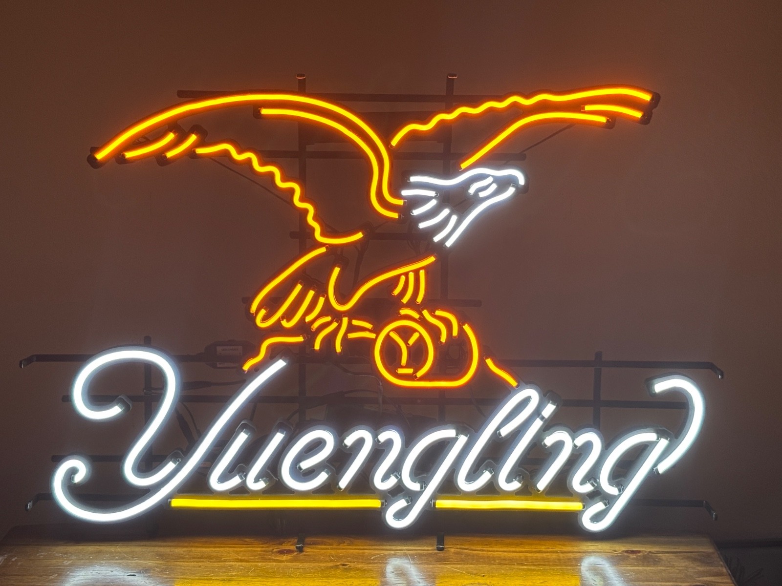YUENGLING BEER EAGLE LED BAR SIGN MAN CAVE GARAGE DECOR LIGHTED SIGN NEW YUENGLING BEER EAGLE LED BAR SIGN MAN CAVE GARAGE DECOR LIGHTED SIGN NEW