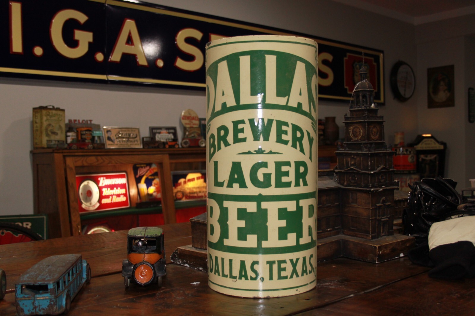 SCARCE 1920s DALLAS TEXAS BREWERY LAGER BEER CURVED CORNER PORCELAIN SIGN BAR SCARCE 1920s DALLAS TEXAS BREWERY LAGER BEER CURVED CORNER PORCELAIN SIGN BAR