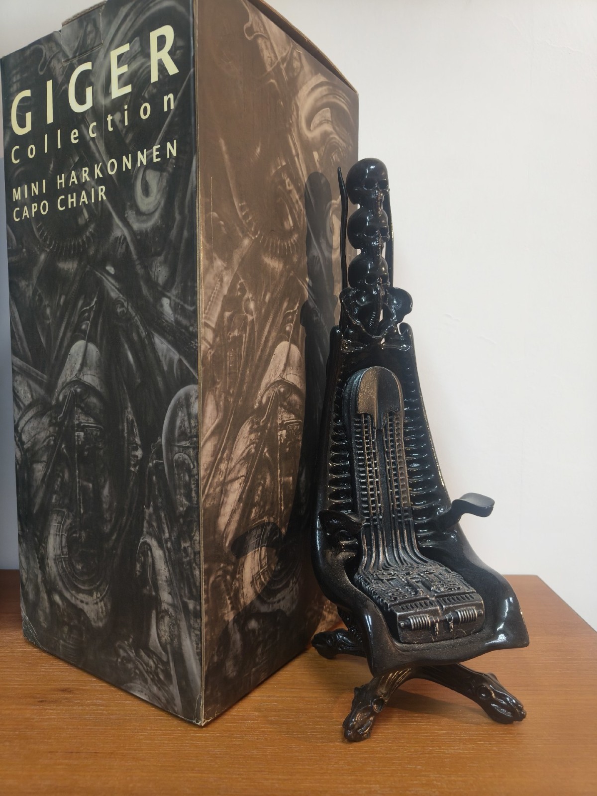 H.R. Giger Mini Harkonnen Capo Chair Alien Chair Figure Statue Model Collect H.R. Giger Mini Harkonnen Capo Chair Alien Chair Figure Statue Model Collect