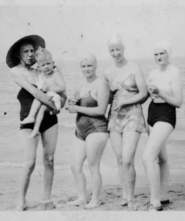 The Women of James Joyce’s Ulysses rare photo epic Nora w/ grandson Stephen ⚡️ The Women of James Joyce’s Ulysses rare photo epic Nora w/ grandson Stephen ⚡️
