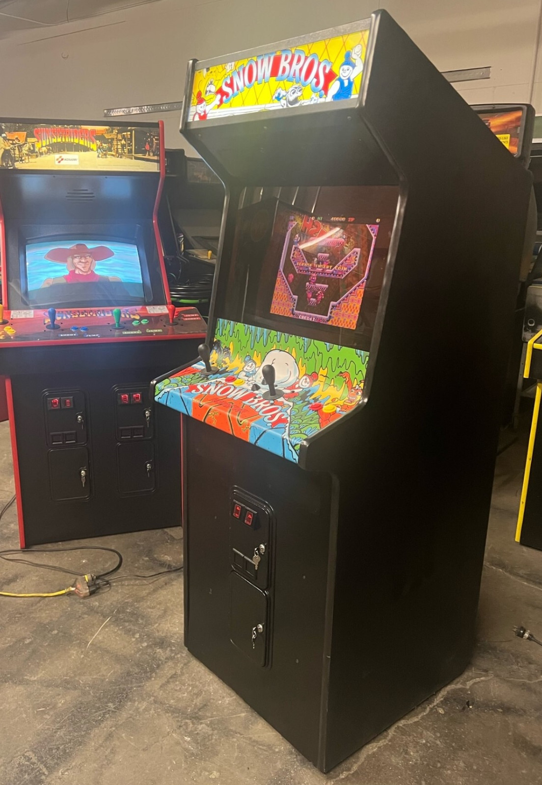 SNOW BROS ARCADE MACHINE by TOAPLAN 1990 (Excellent Condition) *RARE* SNOW BROS ARCADE MACHINE by TOAPLAN 1990 (Excellent Condition) *RARE*