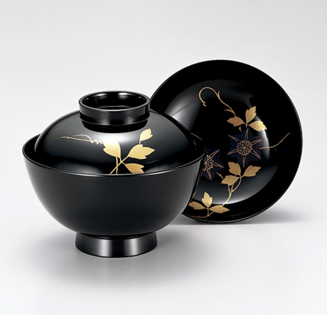 Echizen lacquerware soup bowls (5 pieces) in a wooden box, hand-painted with mak Echizen lacquerware soup bowls (5 pieces) in a wooden box, hand-painted with mak