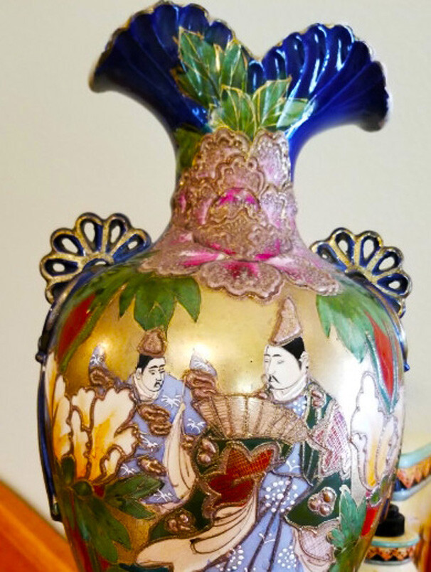 Japan vase from Empress Shoken to Julia Grant. 1878 One of the forbidden gifts Japan vase from Empress Shoken to Julia Grant. 1878 One of the forbidden gifts