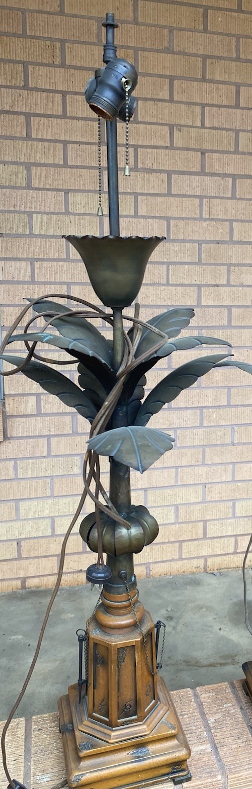ELEGANT MONUMENTAL MID CENTURY NEOCLASSICAL TOLE PALM TREE STYLE LAMP