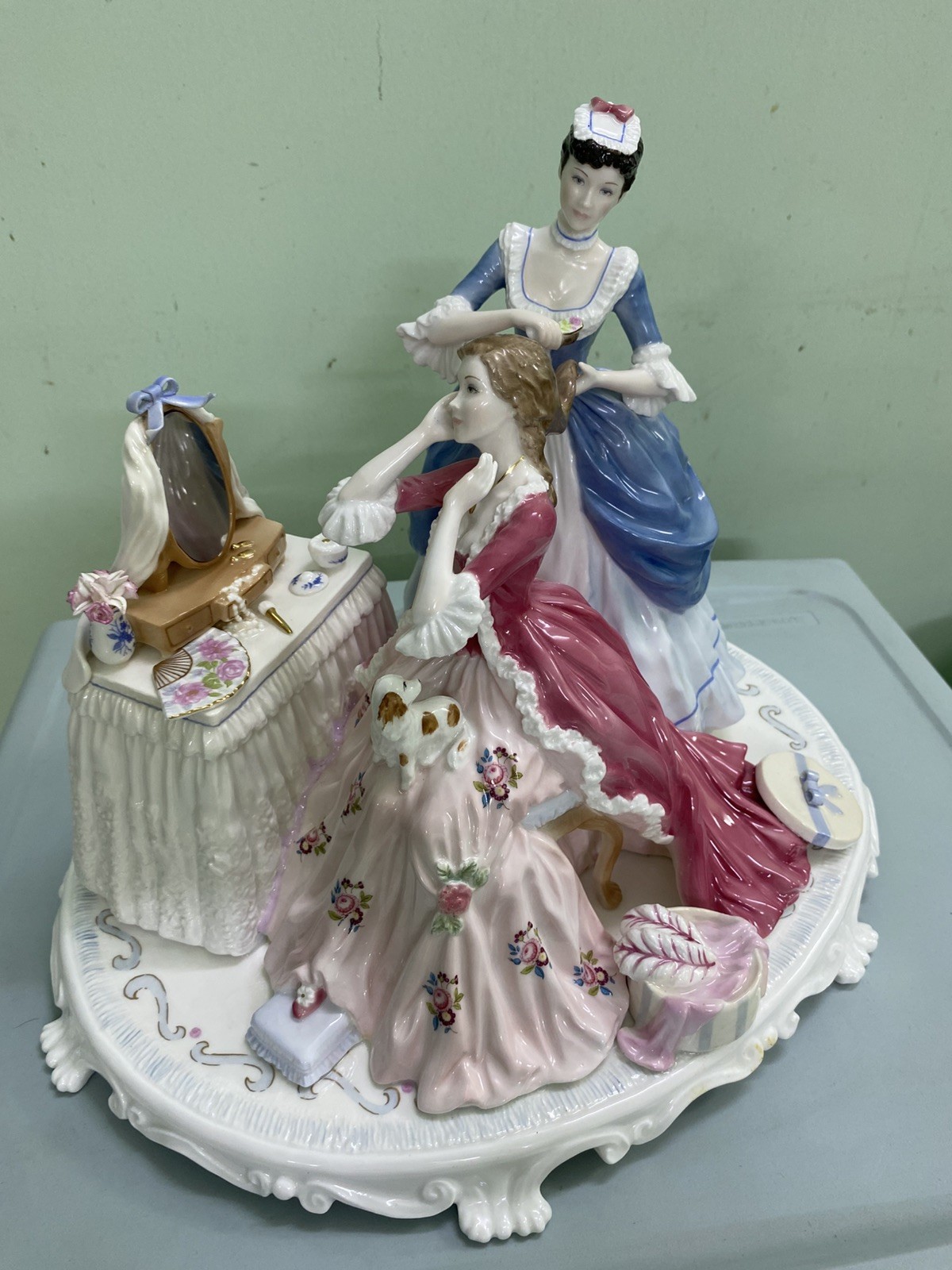 Royal Worcester 250th Anniversary Figurine, LE of 250, golden stamp. Royal Worcester 250th Anniversary Figurine, LE of 250, golden stamp.