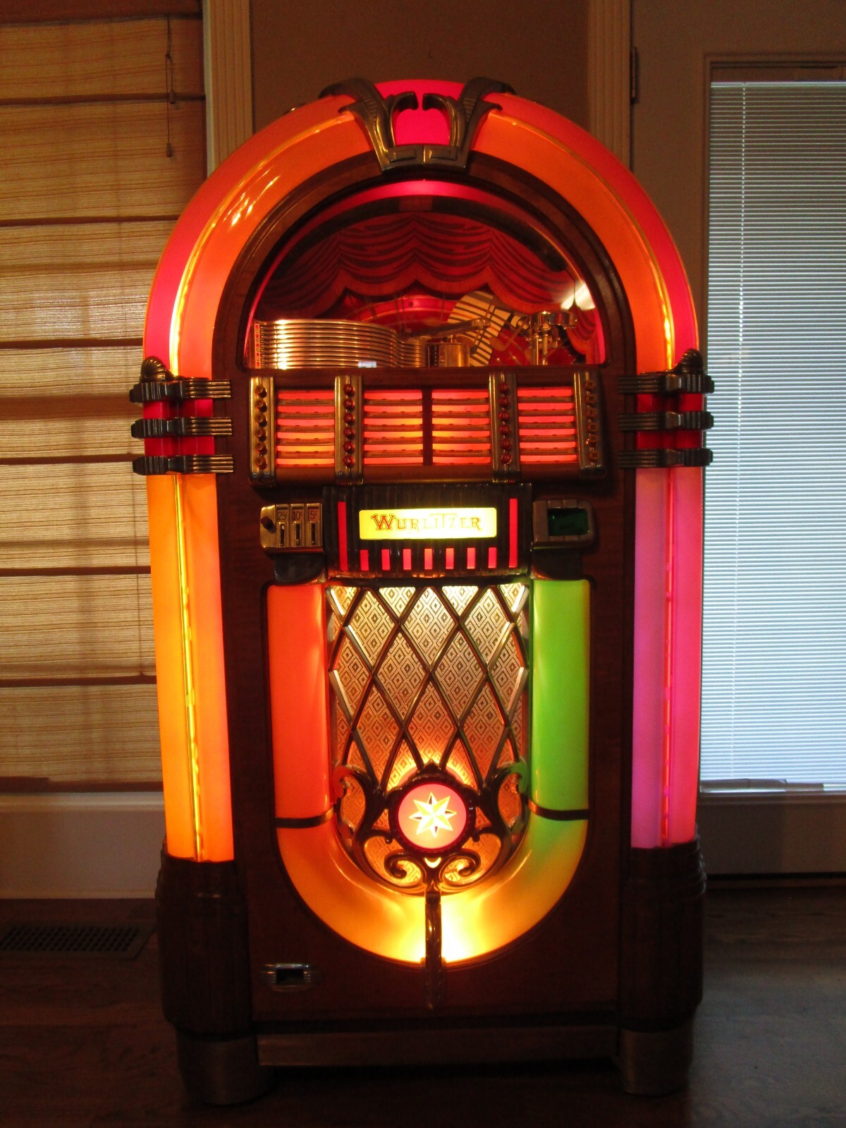 1946 Wurlitzer 1015 Jukebox Machine Vintage Antique Bubbler 1946 Wurlitzer 1015 Jukebox Machine Vintage Antique Bubbler