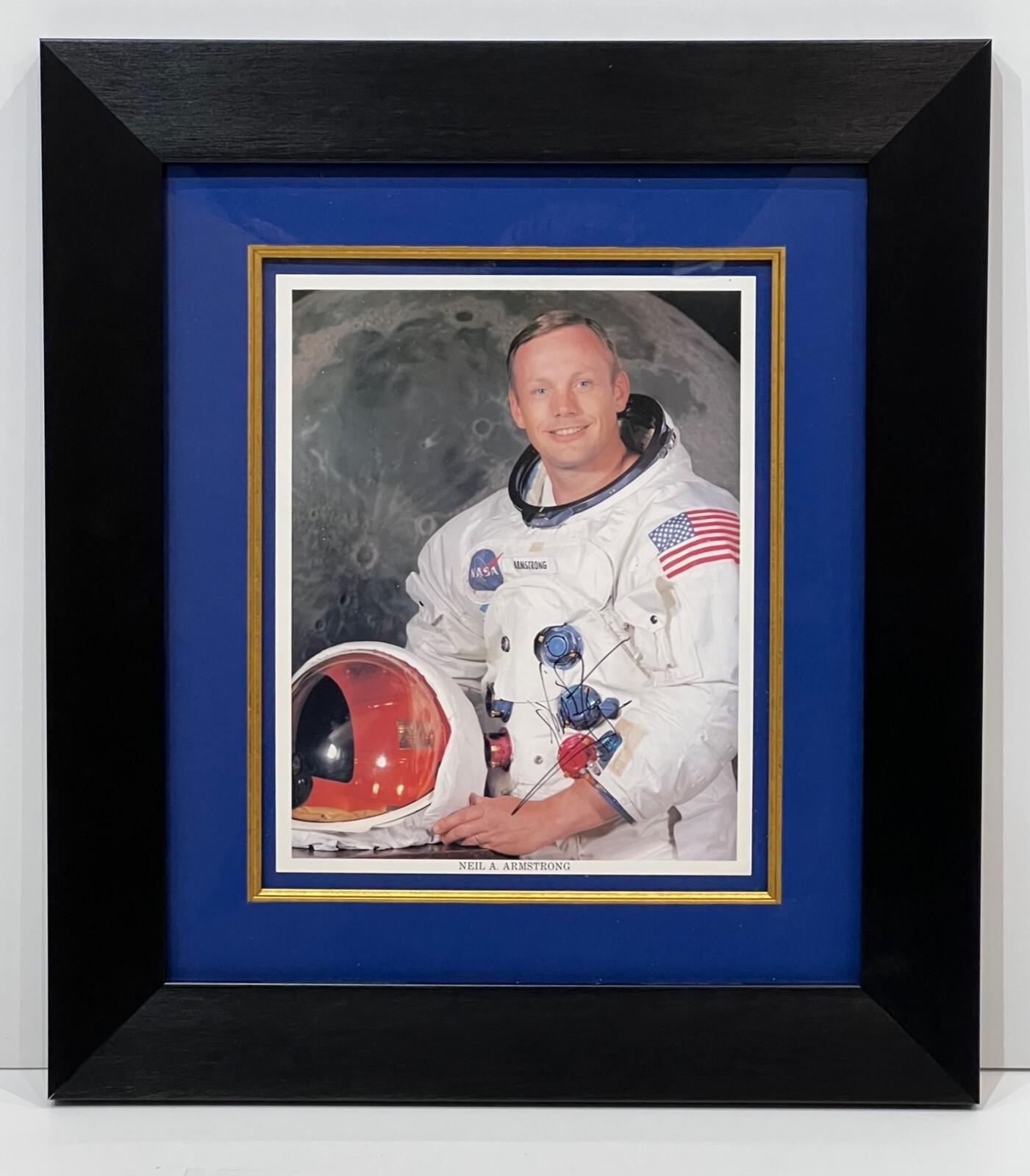 RARE NEIL ARMSTRONG HAND-SIGNED NASA PHOTOGRAPH RARE NEIL ARMSTRONG HAND-SIGNED NASA PHOTOGRAPH