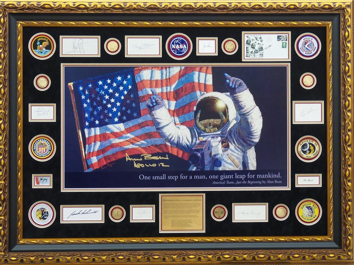 Moonwalkers, Deluxe Framed Autographs (PSA) Collection: Neil Armstrong (Rare) Moonwalkers, Deluxe Framed Autographs (PSA) Collection: Neil Armstrong (Rare)
