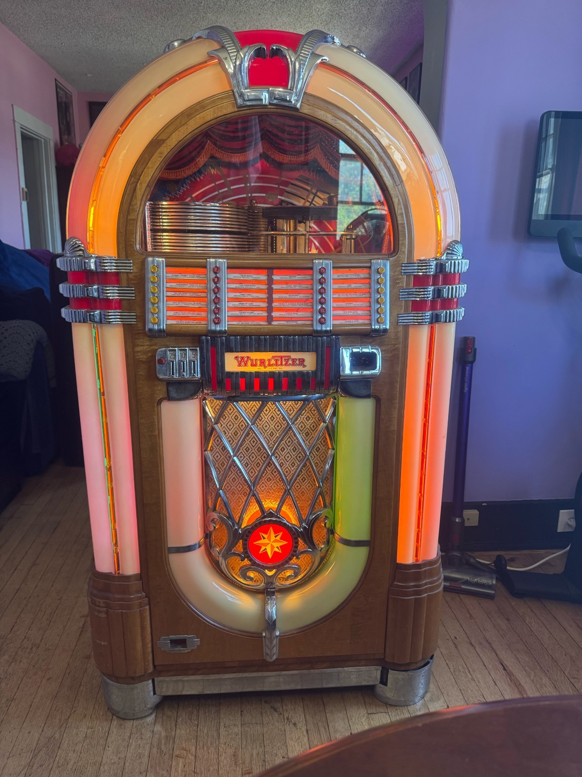 Wurlitzer 1015 Jukebox 1946 Wurlitzer 1015 Jukebox 1946