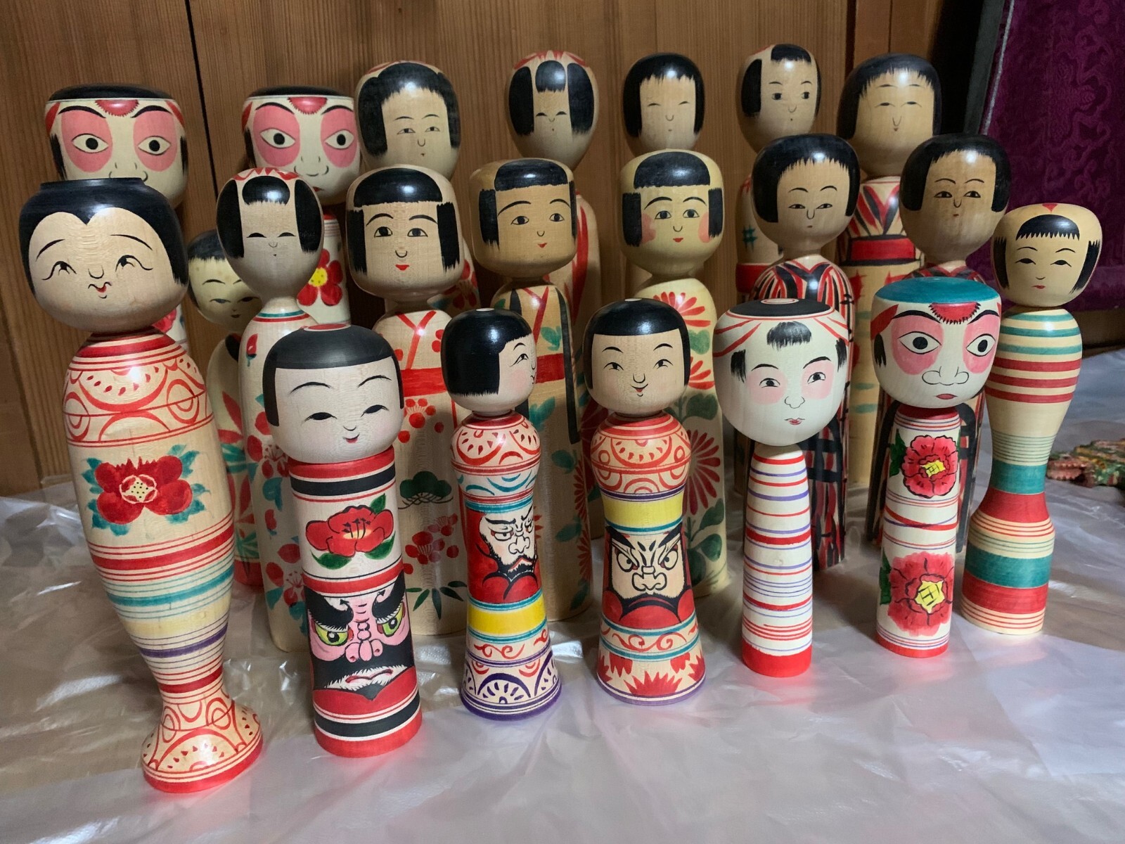 Signed Traditional Japanese Wood Craft Kokeshi 7 Dolls in front line Signed Traditional Japanese Wood Craft Kokeshi 7 Dolls in front line