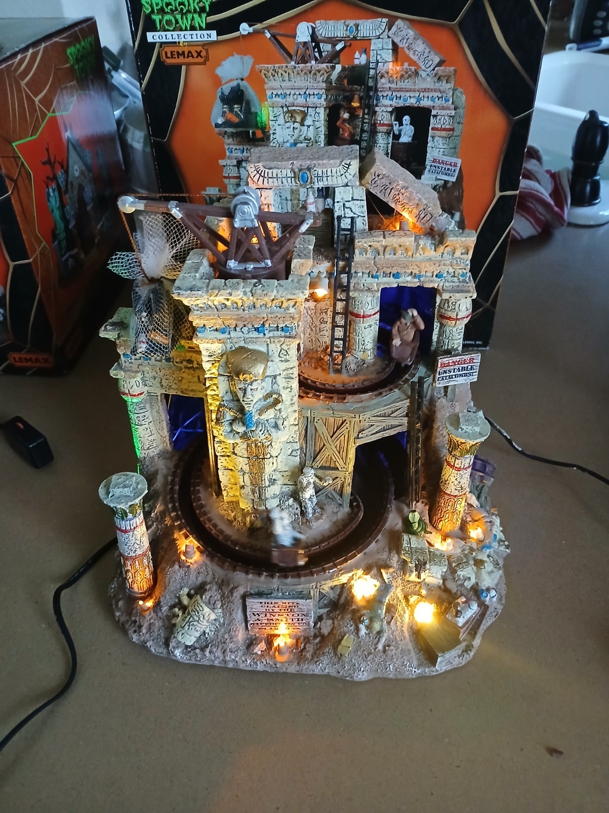 Lemax Spooky Town Doomed Temple Illuminated Lighted Resin House w/ Box Lemax Spooky Town Doomed Temple Illuminated Lighted Resin House w/ Box
