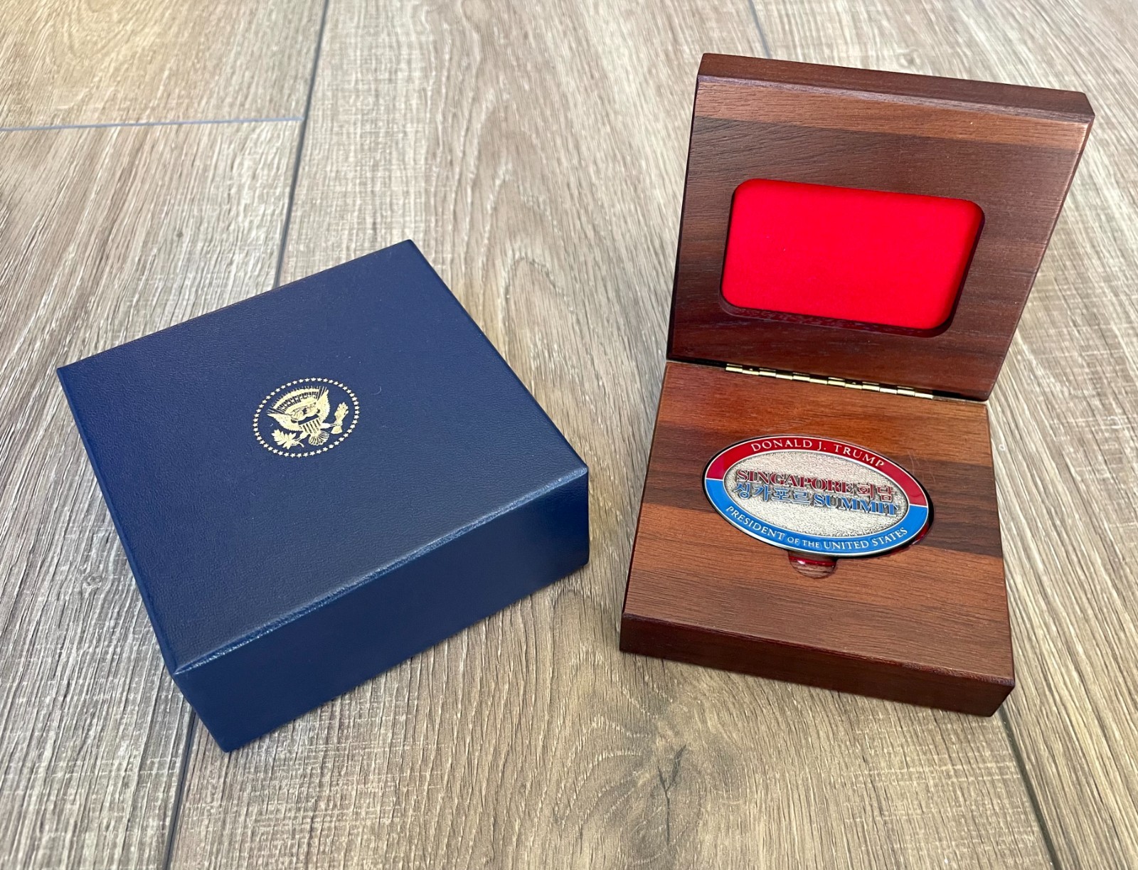 *RARE* SINGAPORE Summit DPRK Kim Jong Un President Trump Challenge Coin Box