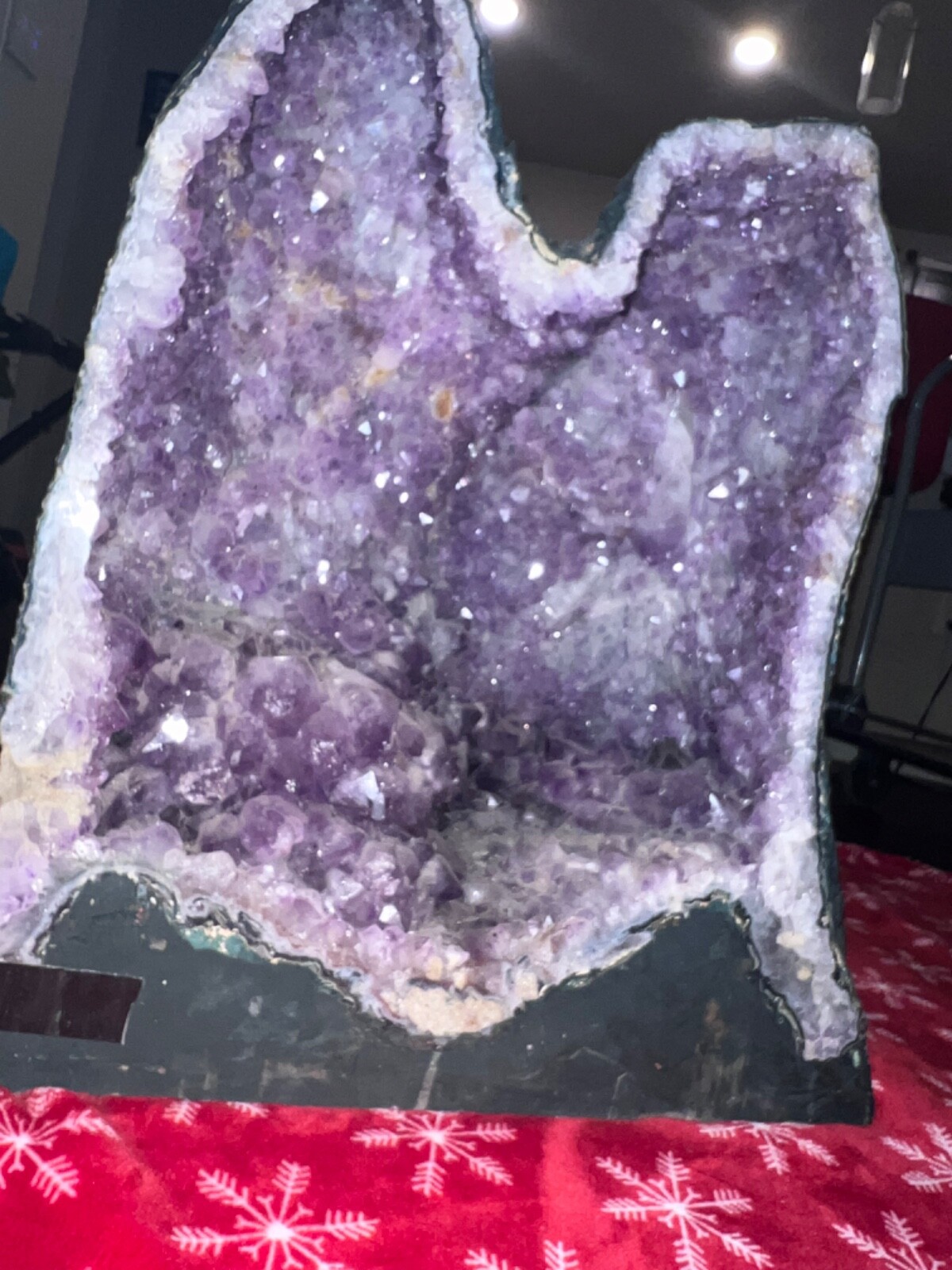 Large Amythyst Geode 97 Lbs Rare 23Tall 16 Inches Wide Collectible Deco Large Amythyst Geode 97 Lbs Rare 23Tall 16 Inches Wide Collectible Deco