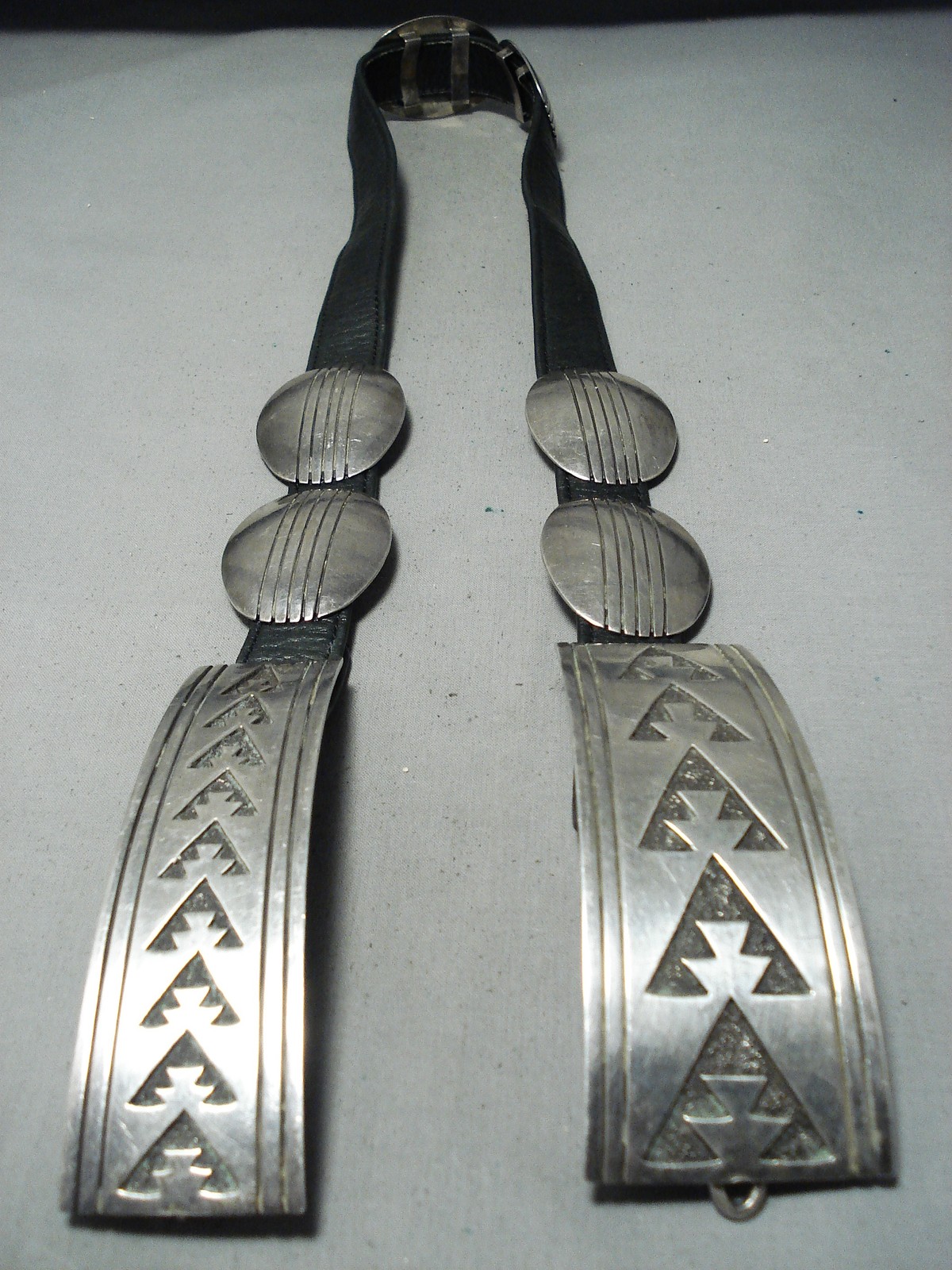 AUTHENTIC VINTAGE NAVAJO TOMMY JACKSON 1987 STERLING SILVER CONCHO BELT AUTHENTIC VINTAGE NAVAJO TOMMY JACKSON 1987 STERLING SILVER CONCHO BELT