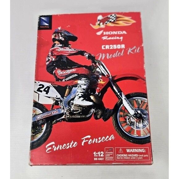 NewRay 1:12 Honda Racing CR250R Model Kit Ernesto Fonseca #24 NewRay 1:12 Honda Racing CR250R Model Kit Ernesto Fonseca #24