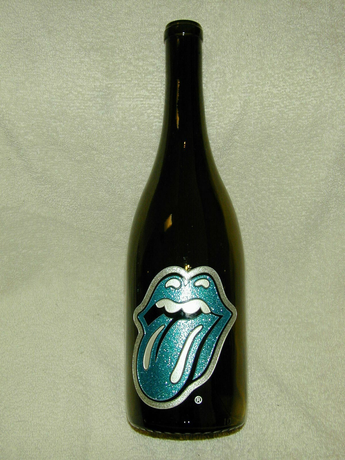 (1) ROLLING STONES STICKY FINGERS (BLUE) WINE BOTTLE EMPTY 405 OF 1000 EMPTY (1) ROLLING STONES STICKY FINGERS (BLUE) WINE BOTTLE EMPTY 405 OF 1000 EMPTY