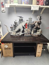 Godzilla Vs Kong Final Battle Ultimate Diorama Prime 1 Studios.  Mint picture