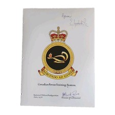1976 Queen Elizabeth II Signed Royal Canadian National Defense Insignia Proof UK picture
