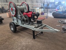 250*400 mobile jaw crusher diesel engine  granite pebble Quarry rock crusher picture