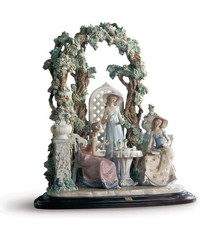 Lladro Tea in The Garden Women Sculpture High Porcelain 01001759 picture