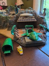 1994 Matchbox Thunderbirds Tracy Island - Tested with sound and Thunderbirds picture