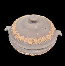 1950s Wedgewood of Etruria & Barlaston England Queensware Dinnerware Set picture