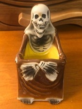 Vintage 1950s Skull Ashtray – Made in Japan Retro Horror Skeleton Grim picture