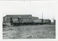 6E211 RP 1972 C&NW NORTH WESTERN RR LOCO 1549 1528 FOND DU LAC WI ROUNDHOUSE picture