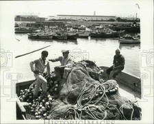 1970 Press Photo Anchovy Fisherman in trawler off the 1,500 Mile coast of Peru picture