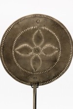Mapuche pin with an outstanding embossed flower. Handmade (German silver alpaca) picture