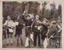 Postwar Berlin Tempelhof kids airlift candy 1948 - Original Press Photo picture