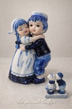Vintage Holland Delft Blue Hugging Couple Figurine + Kissing Mini Figurine Set picture
