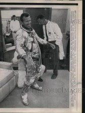 1963 Press Photo Cape Canaveral L Gordon Cooper suited up tho flight cancelled picture